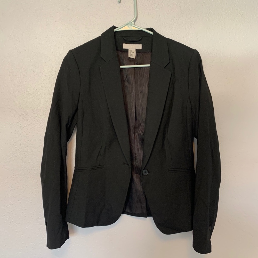 H&M Black Blazer Size 6 - Fits like a Small.